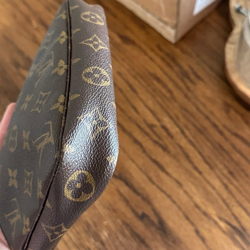 Louis Vuitton Monogram Pochette Accessories Bag (Firm) - Picture 4 of 10